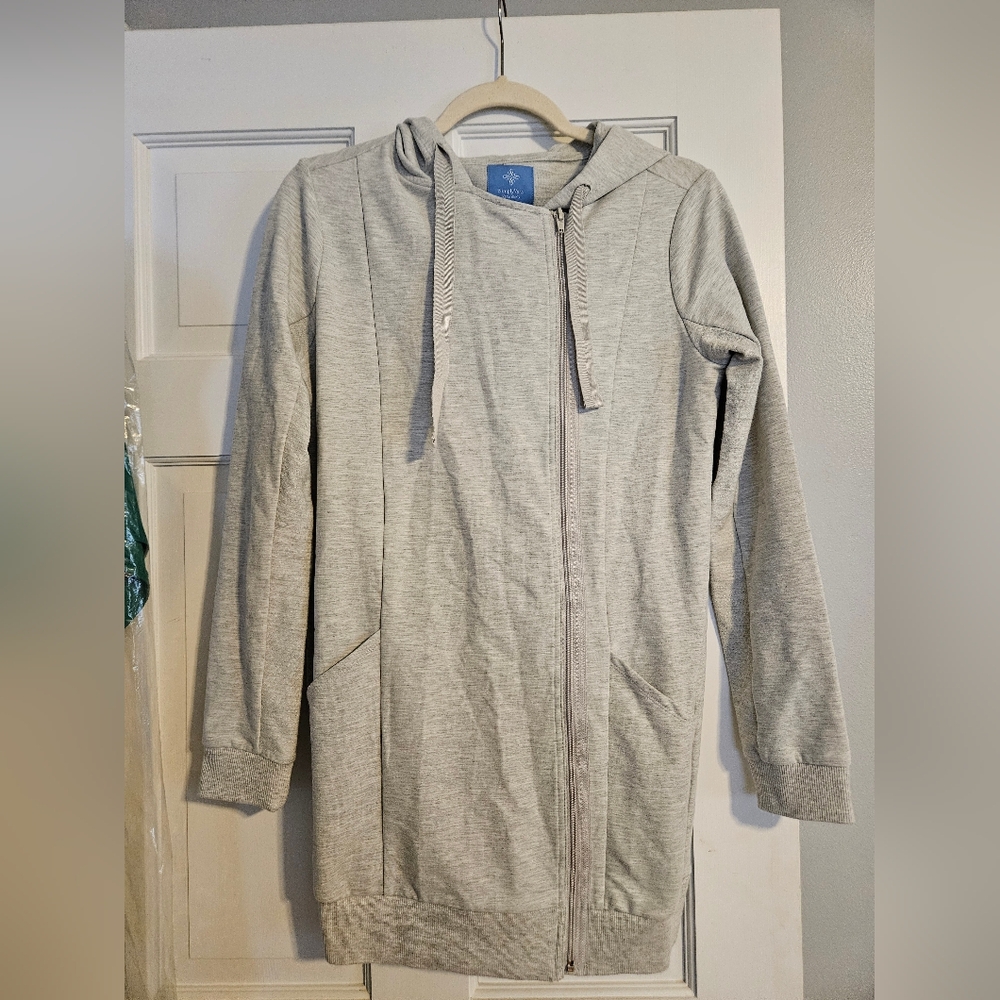 Vera Wang Simply Breathe Zip-up